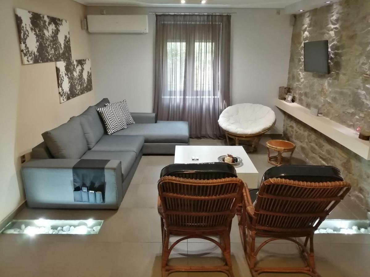 Modern Residence In The Center Of Trikala Zewnętrze zdjęcie